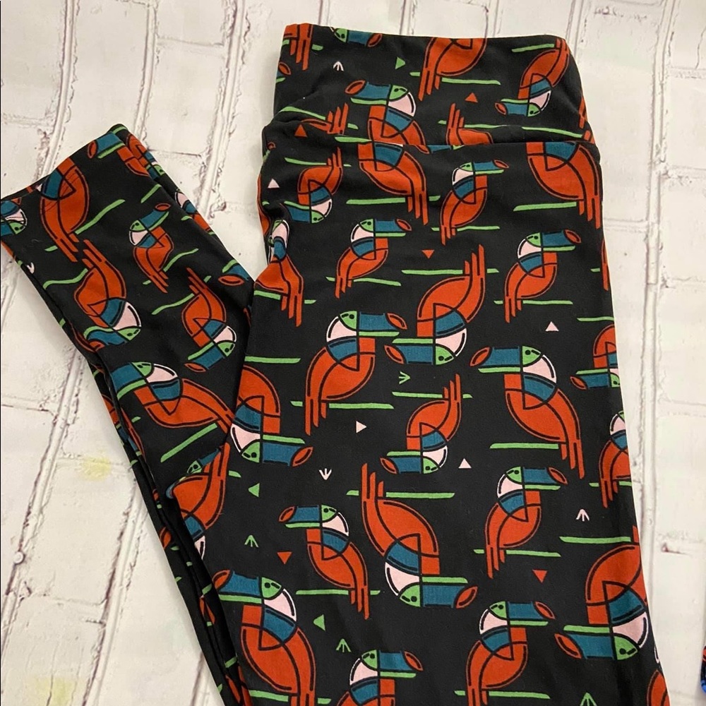 TC Lularoe Leggings Toucans mommy & me, and kids S/M great used condition